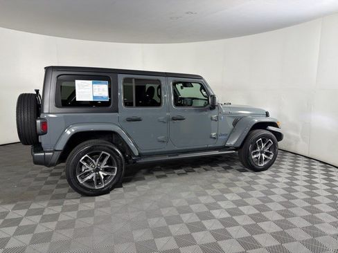 Used 2024 Jeep Wrangler Unlimited w/ Convenience Group AWD/4WD image 5