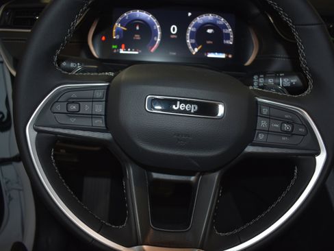 New 2026 Jeep Grand Cherokee Laredo X image 13