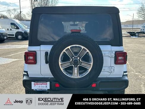 Used 2022 Jeep Wrangler Unlimited Sahara w/ Cold Weather Group AWD/4WD image 3