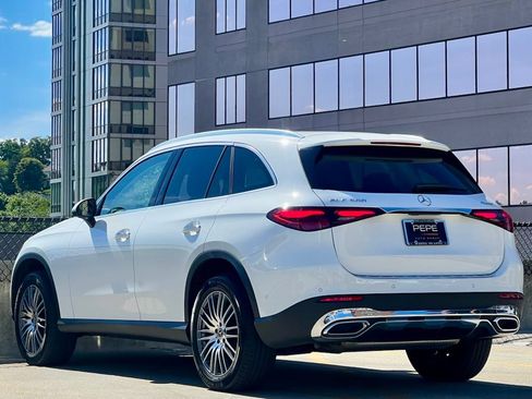Used 2023 Mercedes-Benz GLC 300 4MATIC image 5