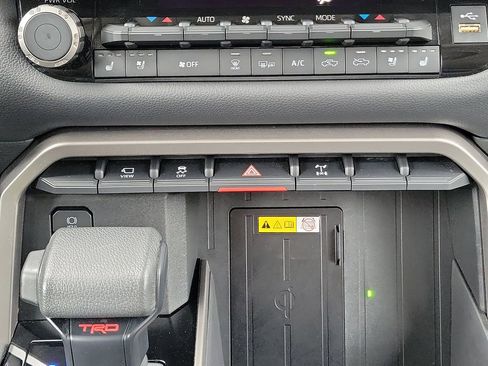 Used 2024 Toyota Tundra Limited image 37
