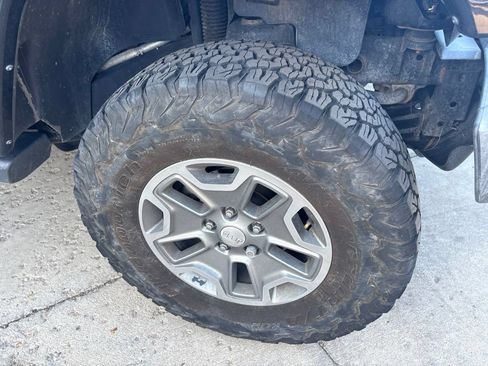 Used 2016 Jeep Wrangler Unlimited Rubicon w/ Connectivity Group AWD/4WD image 13