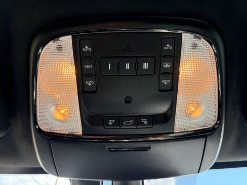 Used 2021 Jeep Grand Cherokee Trackhawk AWD/4WD image 35