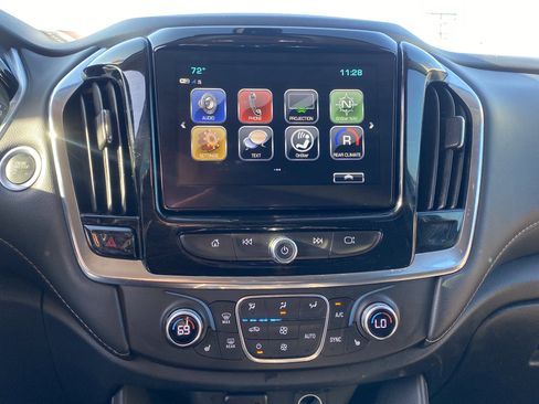 Used 2019 Chevrolet Traverse LT image 11