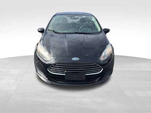 Used 2017 Ford Fiesta SE image 2