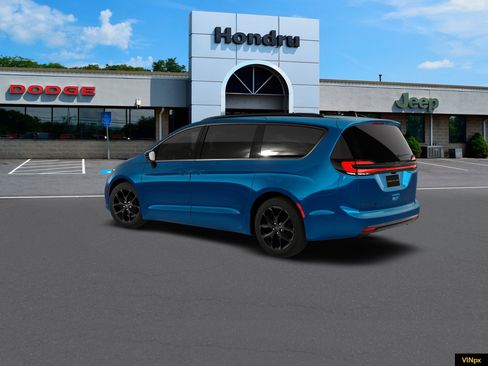 New 2026 Chrysler Pacifica Select image 4