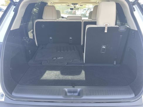 Certified 2025 INFINITI QX60 Luxe image 8
