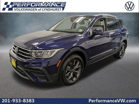 Used 2022 Volkswagen Tiguan SE image 1