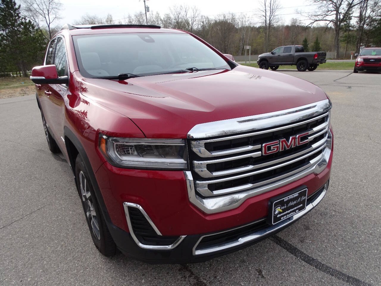 Used 2023 GMC Acadia AWD SLE image 4