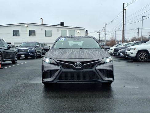 Used 2024 Toyota Camry SE image 2