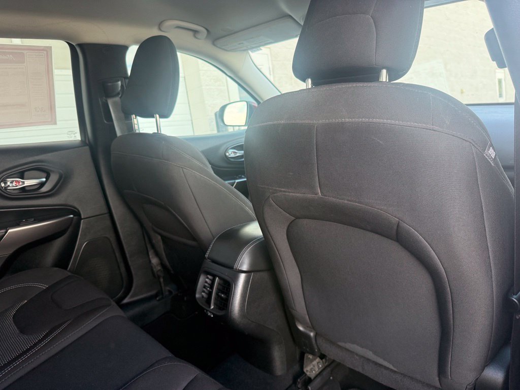 Used 2020 Jeep Cherokee Latitude AWD/4WD image 35