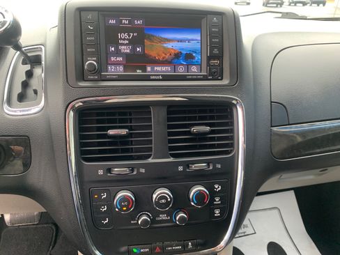 Used 2015 Dodge Grand Caravan SXT w/ Rear Park Assist Package FWD image 13