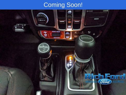 Used 2021 Jeep Gladiator Rubicon w/ Cold Weather Group image 15