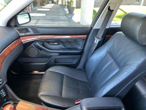 Used 2000 BMW 528i Sedan image 39