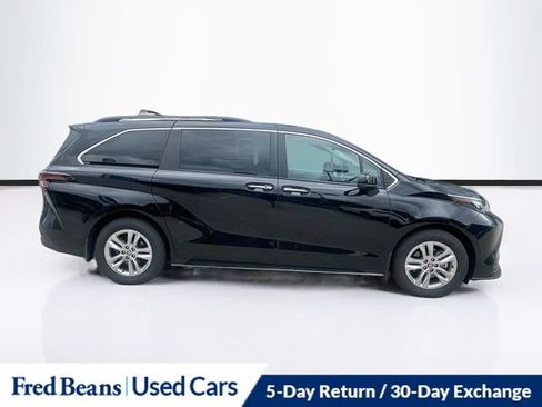 Used 2025 Toyota Sienna XLE w/ XLE Plus Package AWD/4WD image 11
