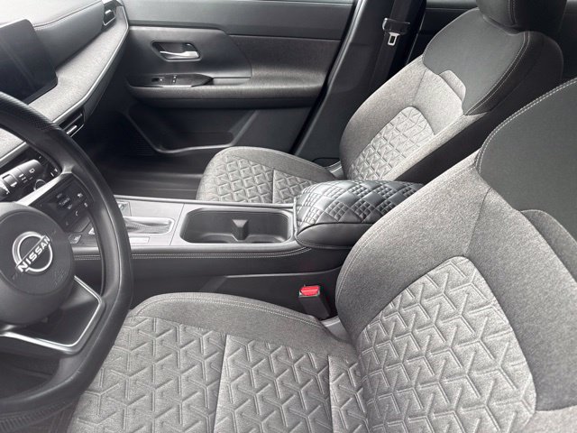 Used 2025 Nissan Kicks SV AWD/4WD image 13