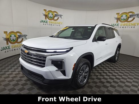 Certified 2025 Chevrolet Traverse LT w/ Driver Confidence Package image 3