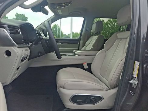 Used 2022 Jeep Wagoneer Series II AWD/4WD image 13