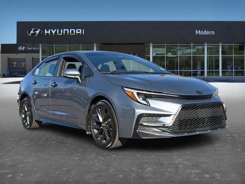 Used 2024 Toyota Corolla SE image 3