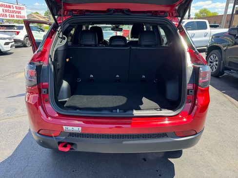 Used 2024 Jeep Compass Trailhawk w/ Trailhawk Elite Group AWD/4WD image 27