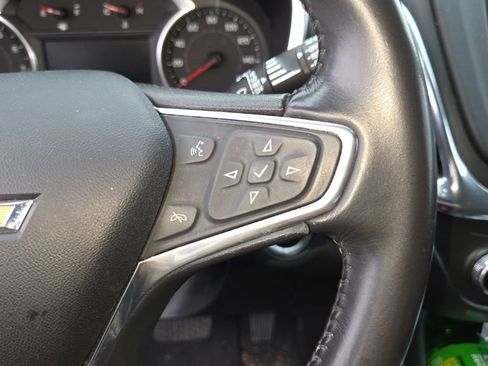 Used 2019 Chevrolet Equinox LT FWD image 16