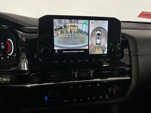 Used 2023 Nissan Pathfinder Platinum w/ Cargo Package image 13