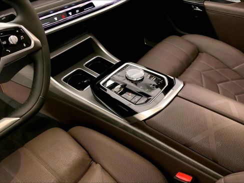 Certified 2023 BMW i7 xDrive60 AWD/4WD image 22