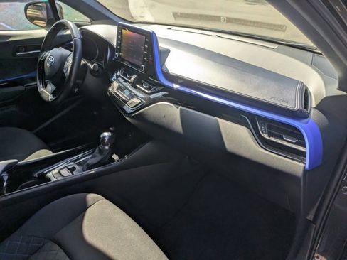 Used 2021 Toyota C-HR XLE image 19