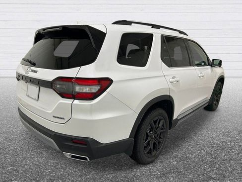 New 2025 Honda Pilot Touring image 5
