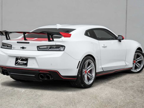 Used 2018 Chevrolet Camaro ZL1 RWD image 8