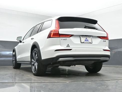 Used 2025 Volvo V60 B5 Cross Country Plus AWD/4WD image 43