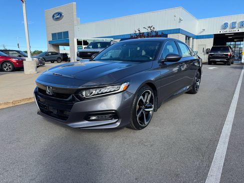 Used 2018 Honda Accord Sport image 4