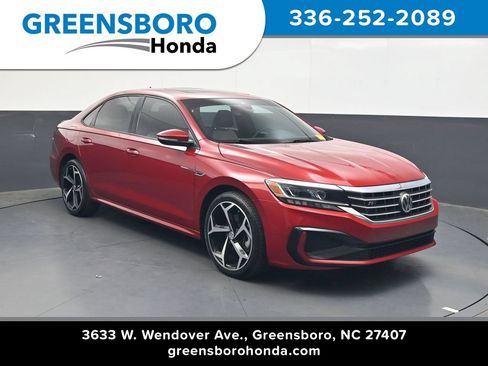 Used 2021 Volkswagen Passat 2.0T R-Line FWD image 1