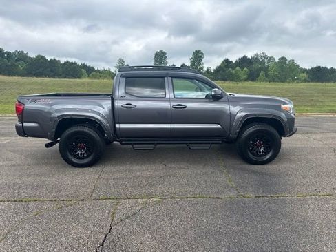 Used 2022 Toyota Tacoma SR AWD/4WD image 7