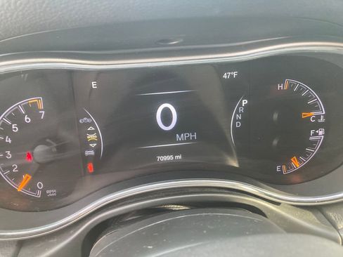 Used 2020 Jeep Grand Cherokee Laredo image 18