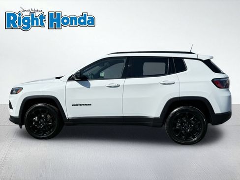 Used 2025 Jeep Compass Latitude w/ Convenience Group AWD/4WD image 3