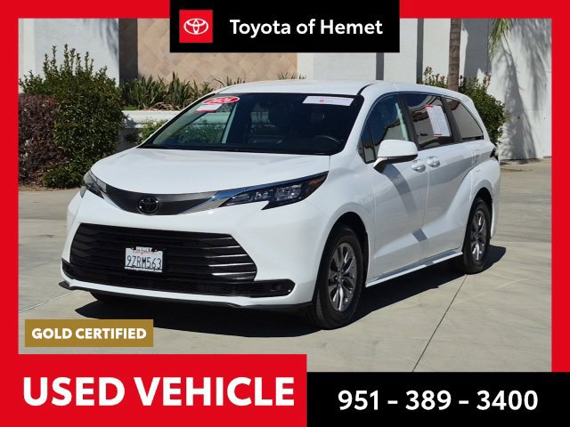 Used 2026 Toyota Sienna LE FWD image 1
