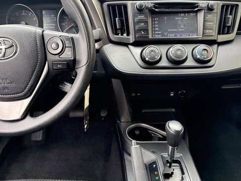 Used 2018 Toyota RAV4 LE w/ All Weather Liner Package FWD image 28