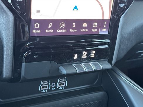 New 2026 RAM 1500 Laramie AWD/4WD image 19