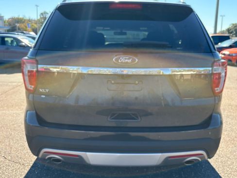 Used 2017 Ford Explorer XLT w/ Equipment Group 201A image 4