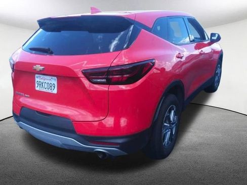 Used 2025 Chevrolet Blazer LT AWD/4WD image 2