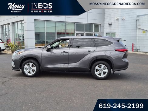 Used 2021 Toyota Highlander L FWD image 4