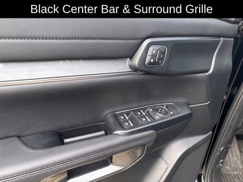 Used 2025 Ford Ranger Lariat w/ Black Appearance Package AWD/4WD image 13