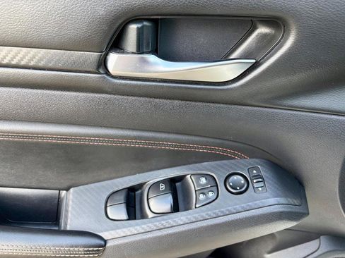 Used 2020 Nissan Altima 2.5 SR w/ Premium Package image 16