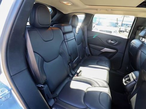 Used 2018 Jeep Cherokee Limited image 49