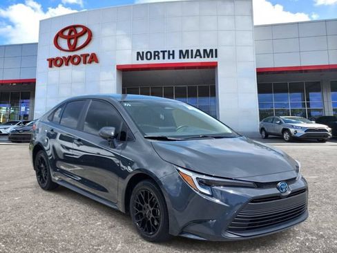 Used 2025 Toyota Corolla LE FWD image 1