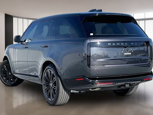 Used 2025 Land Rover Range Rover SE image 4