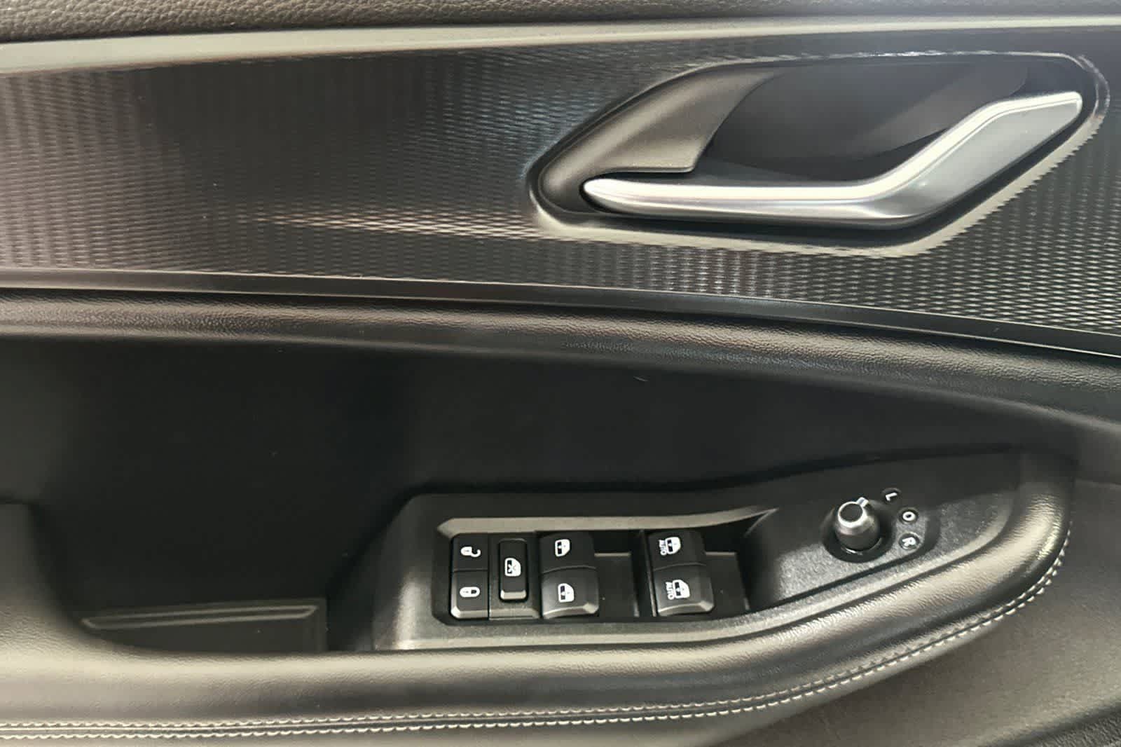 Used 2024 Jeep Grand Cherokee L Laredo RWD image 13