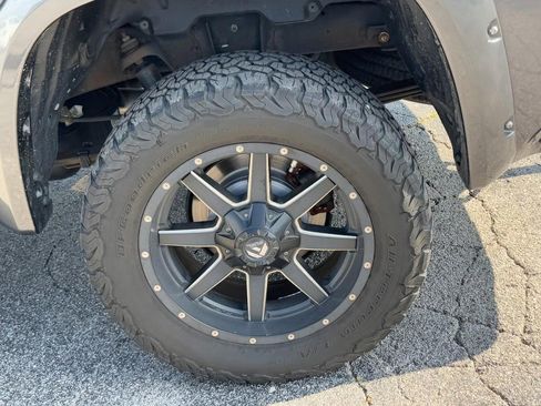 Used 2014 Toyota Tundra SR5 w/ SR5 Upgrade Package AWD/4WD image 9