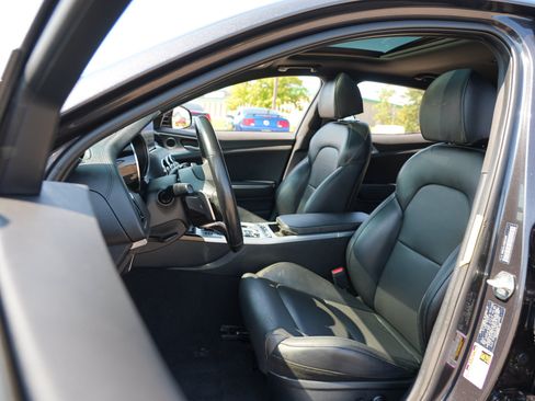 Used 2022 Kia Stinger GT1 AWD/4WD image 12
